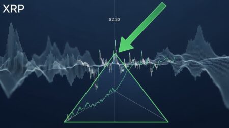 InfoCryptofr   XRP Prix en Triangle  Breakout vers 220 $ Imminent